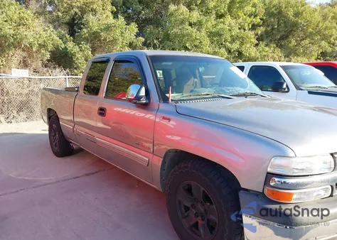 2000 Chevrolet Silverado 1500 Ls from USA, damaged, VIN 2GCEC19V9Y1210825